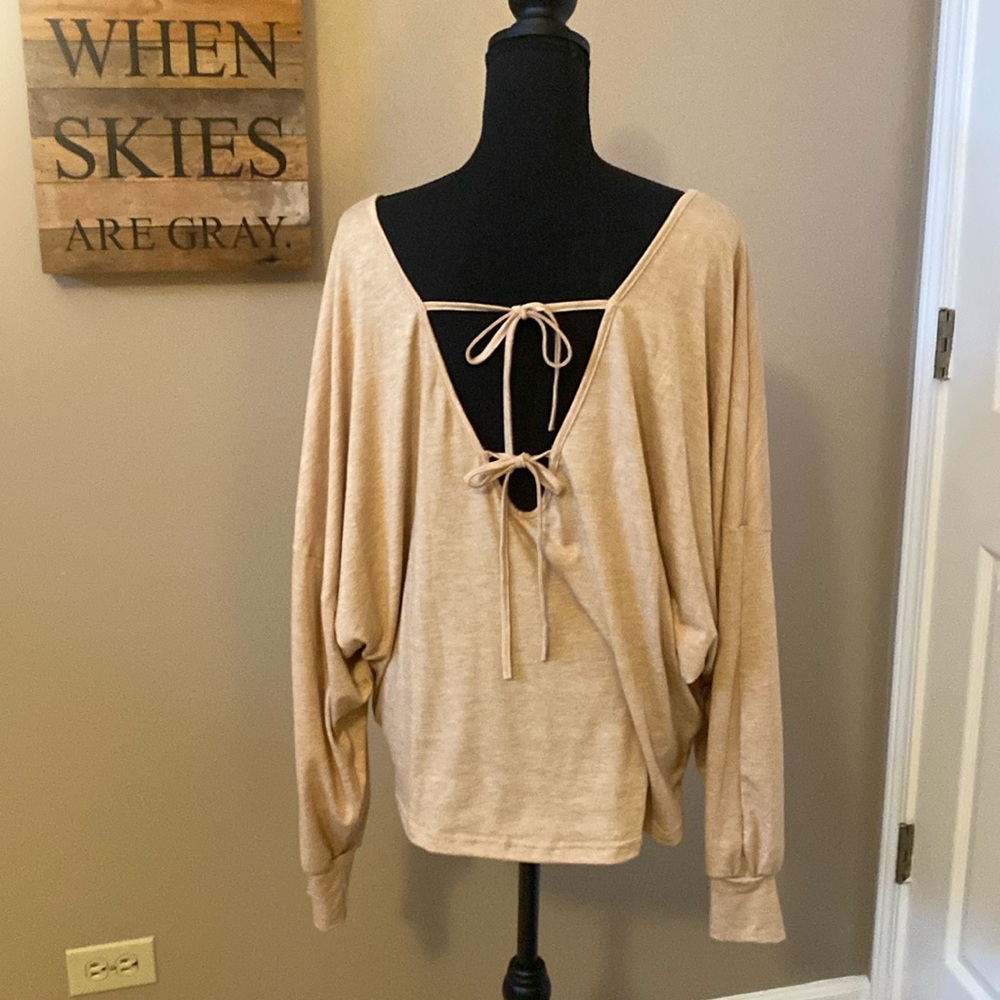 Beige v-neck top with fun detailed ties in back and dolman sleeves, Sz L